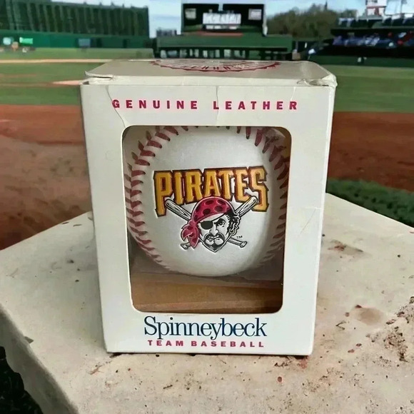Pittsburgh Pirates Vintage 1990’s Spinneybeck baseball.  Box has damage - Picture 2 of 6